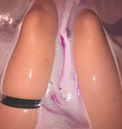 purple glitter bathbomb matches thigh garter perfectly✨
