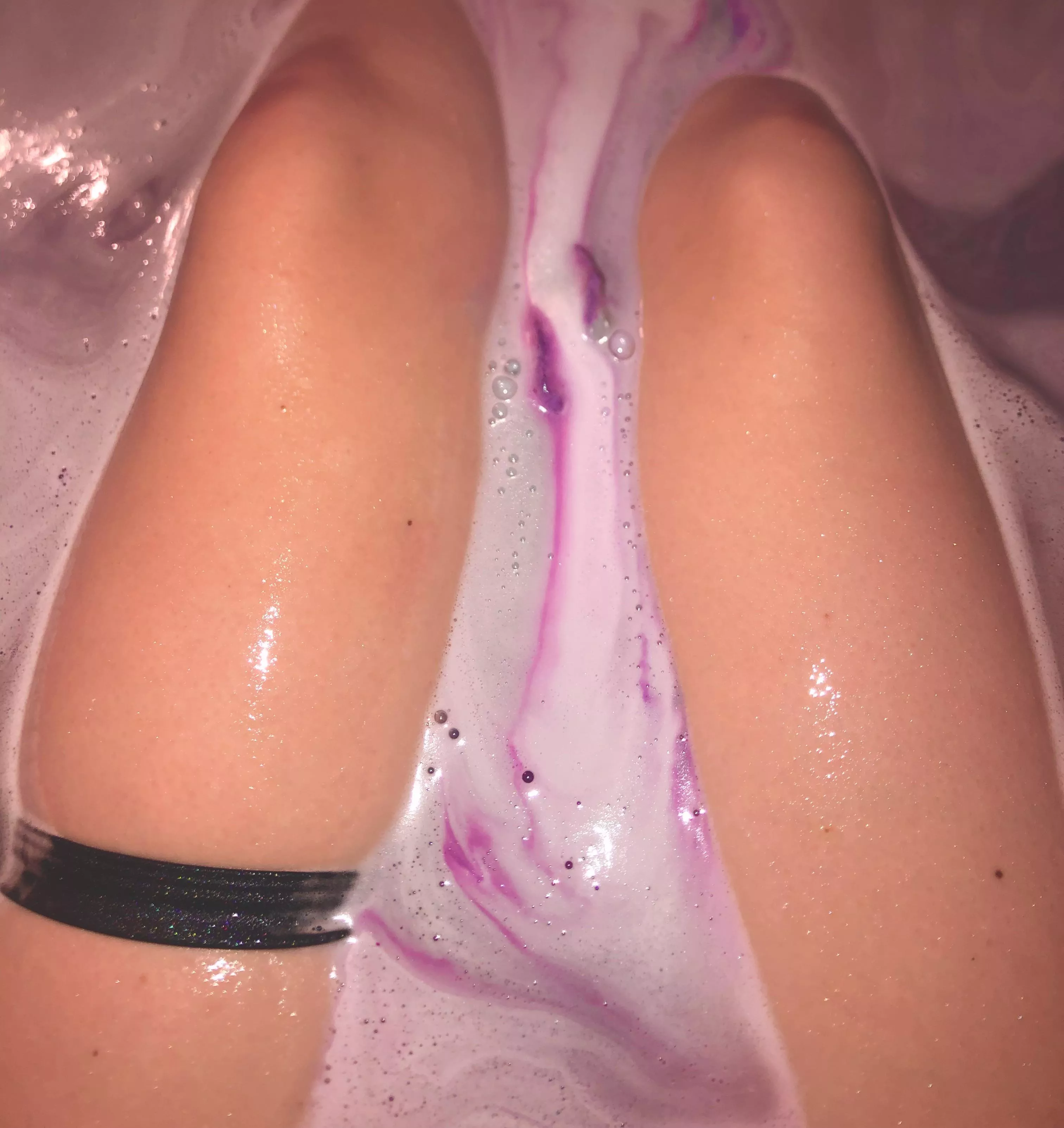 purple glitter bathbomb matches thigh garter perfectly✨