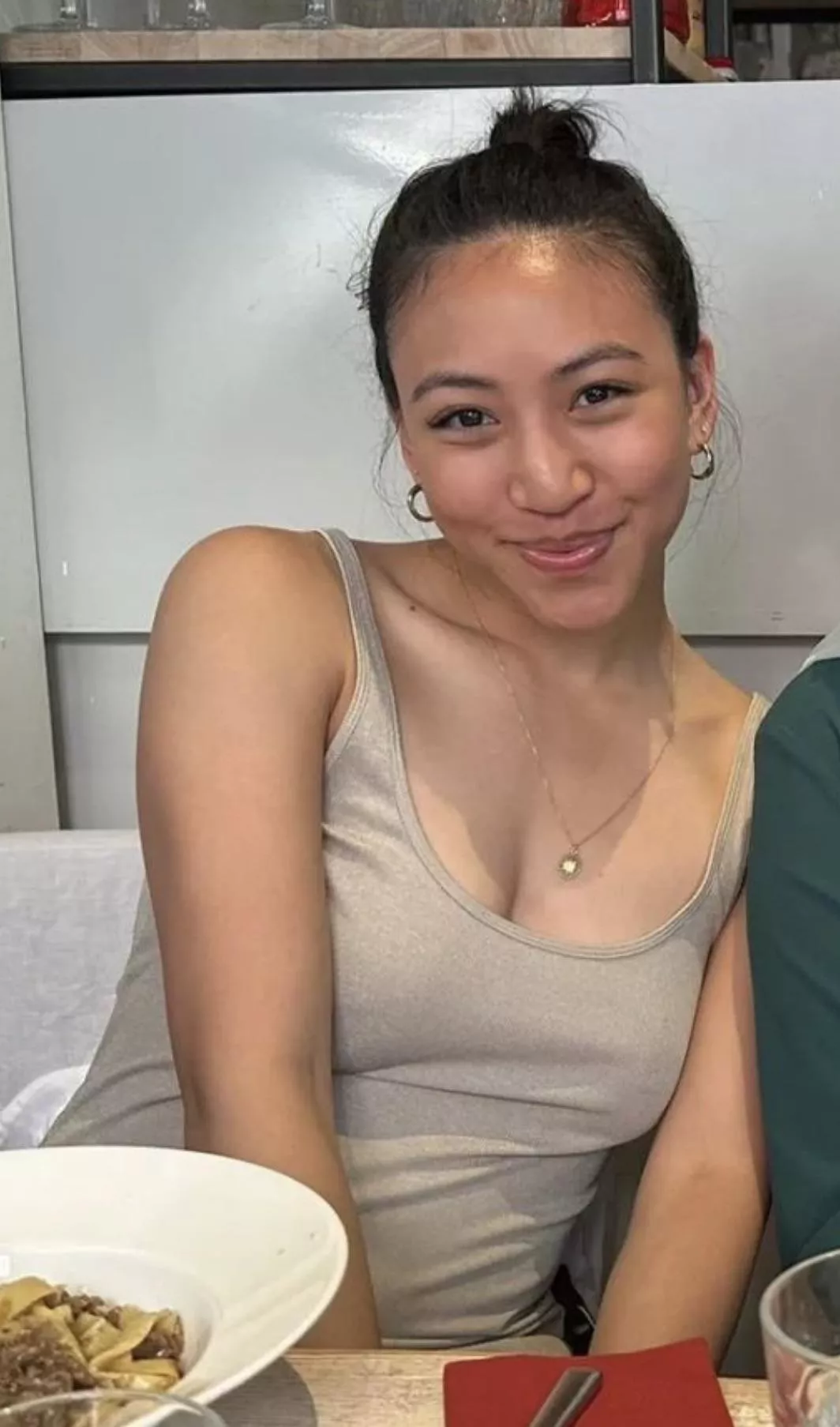 Thoughts on this beautiful Filipina cutie?