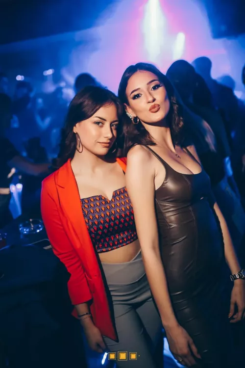 Tight body in tight leather 