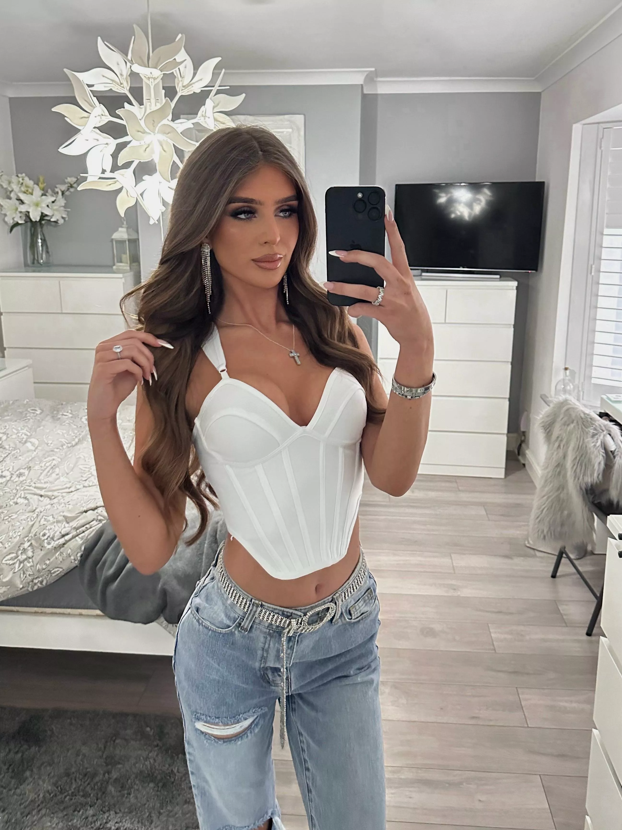 What do we think about this outfit? 🤍