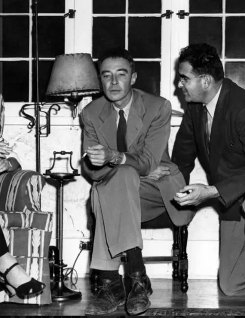 What type of boots is Oppenheimer wearing?