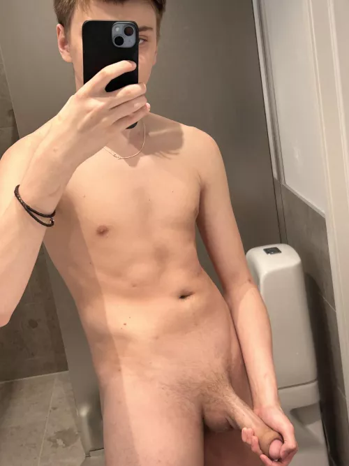 Whats your favorite part of my 18 year old body😈