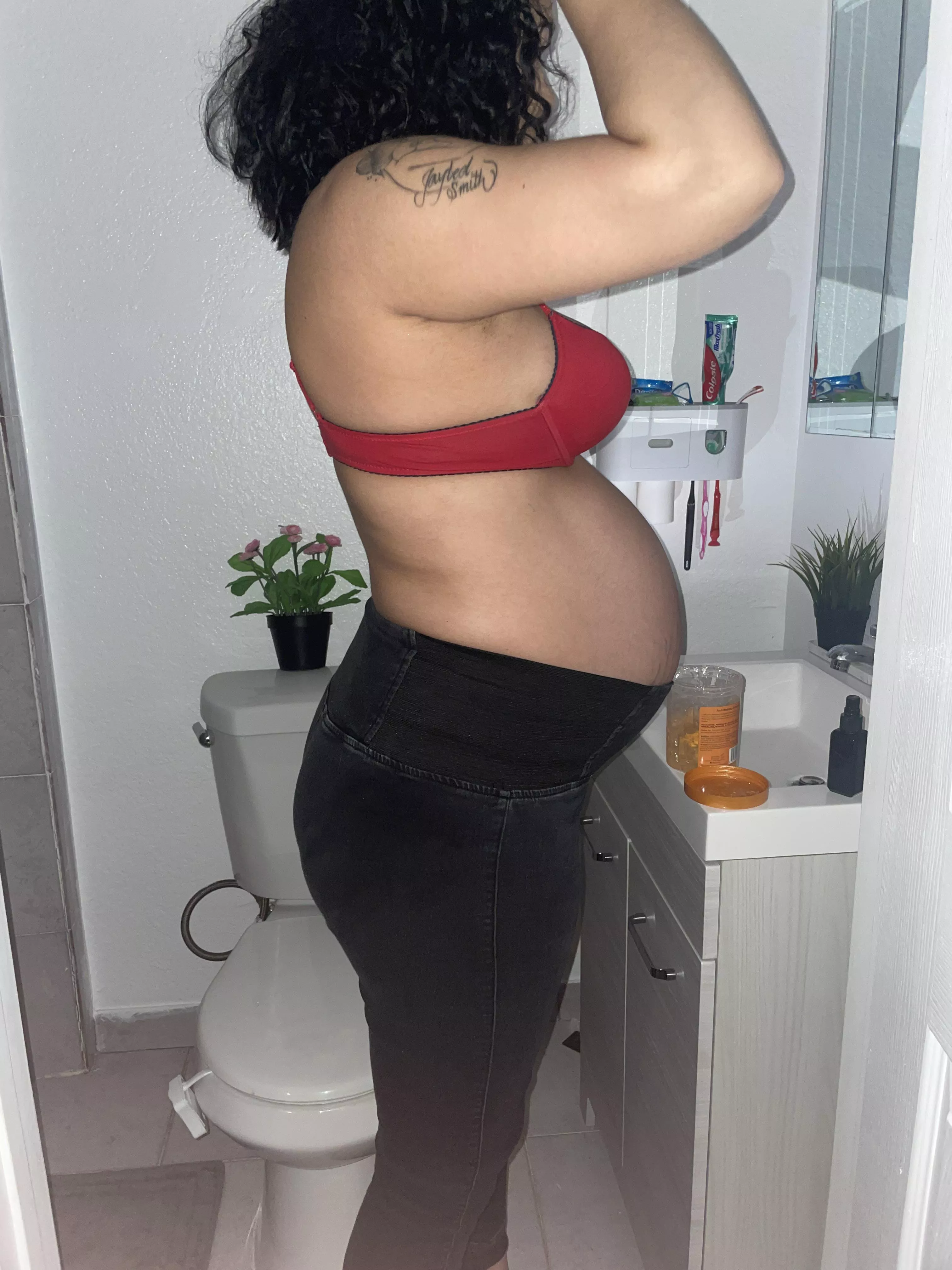 Who wants to see everything of my pregnant Latina gf? DM me your snap 
