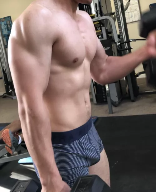 Workout at the community fitness center. Peep dude behind me, he just suffered my 8 inch beast that went all the way up his asshole 😈😈