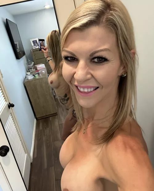 40 year old slut wife having fun taking selfies for you