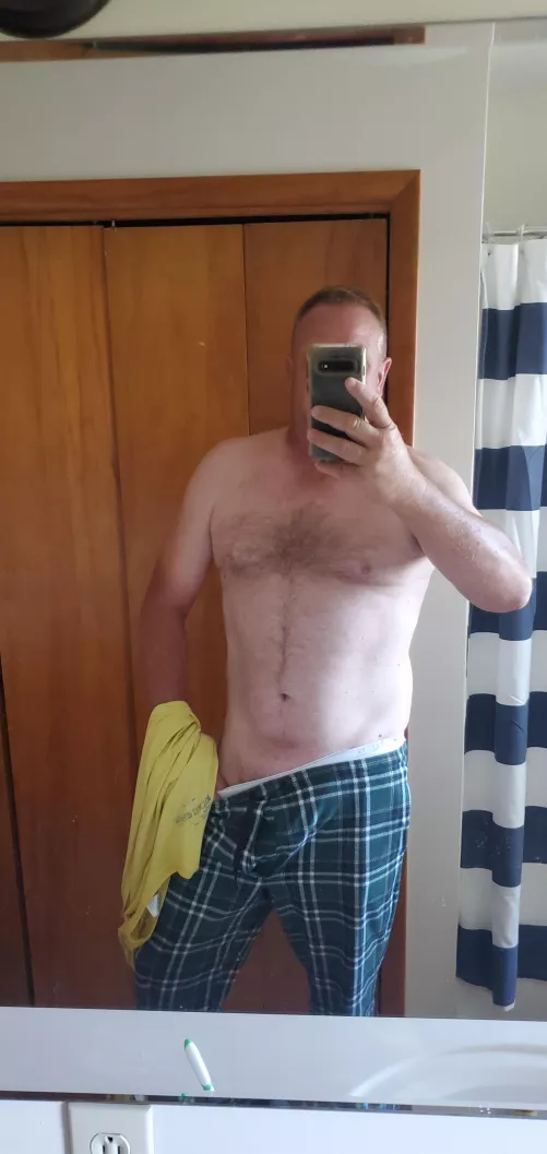 [52] do I have the dad bod that ladies want in their bed