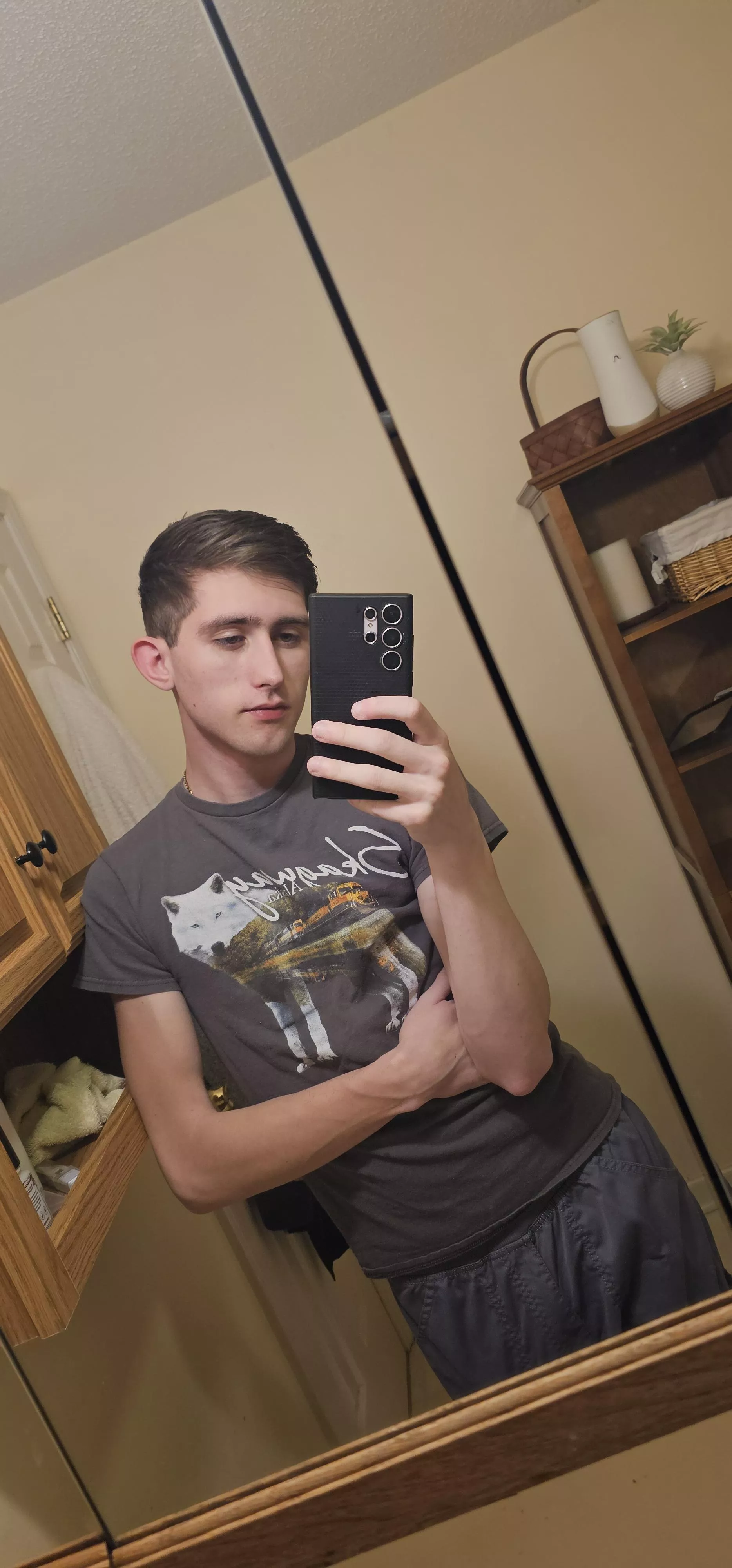 Anyone wanna play far cry 5/ new dawn with me 🥺