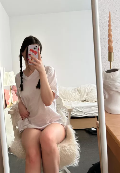 are there men who would take a 5'1 girl ?