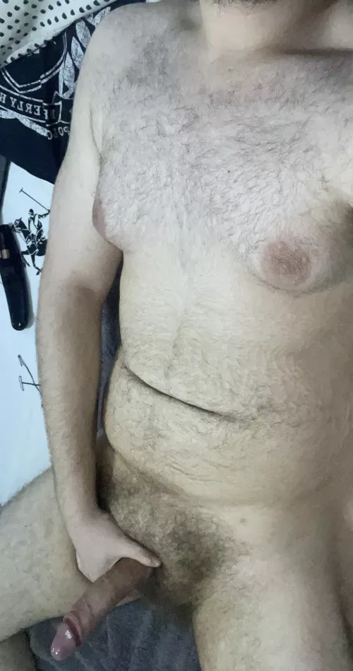 beefy hairy 18yo bear cub boy in the mood to bate and goon looking to chat with likeminded bros and dads, dms open