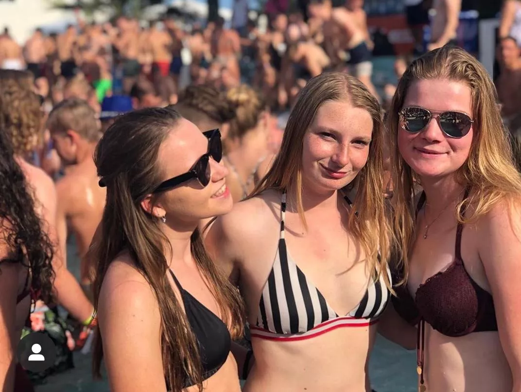 Bikini girls to the top