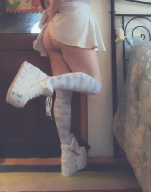 Bunny tail comes in today! Who wants to see pictures when I get it?😋💕🐰