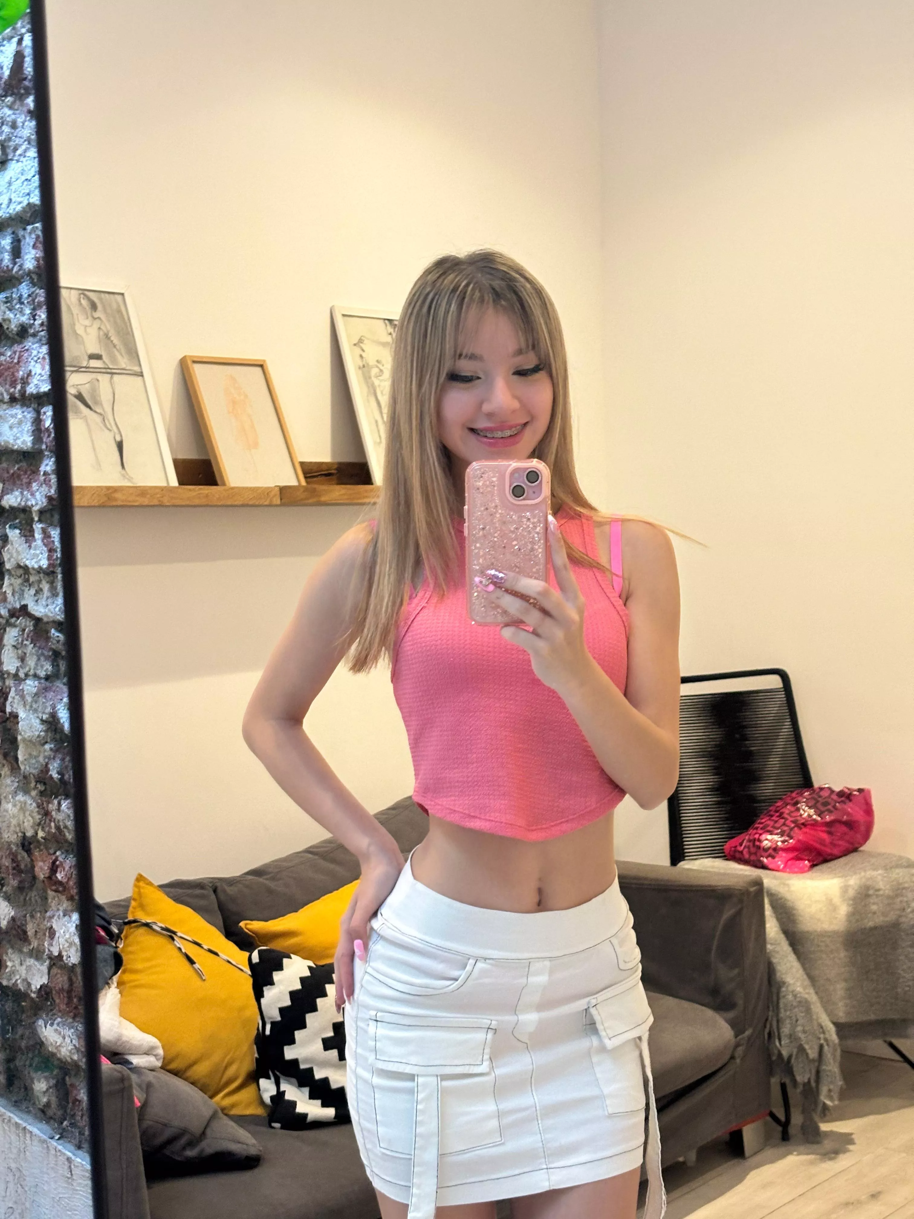 Do I look cute in this outfit? :)