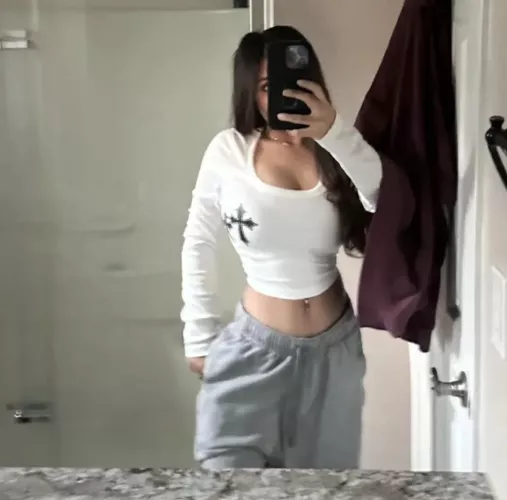 Do you like my crop top? 🤭