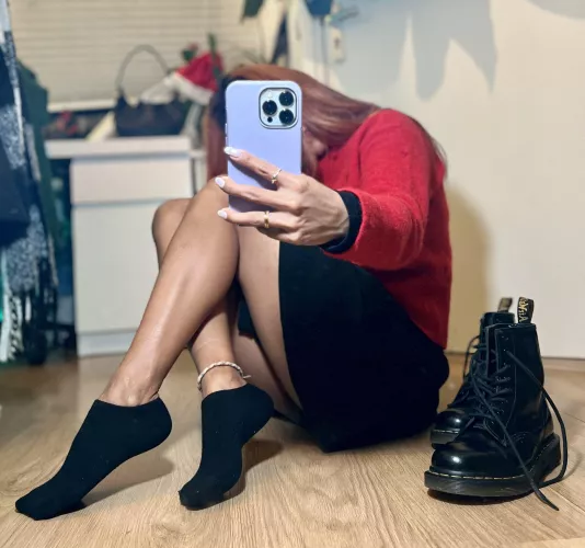 Do you like my outfit? 😈