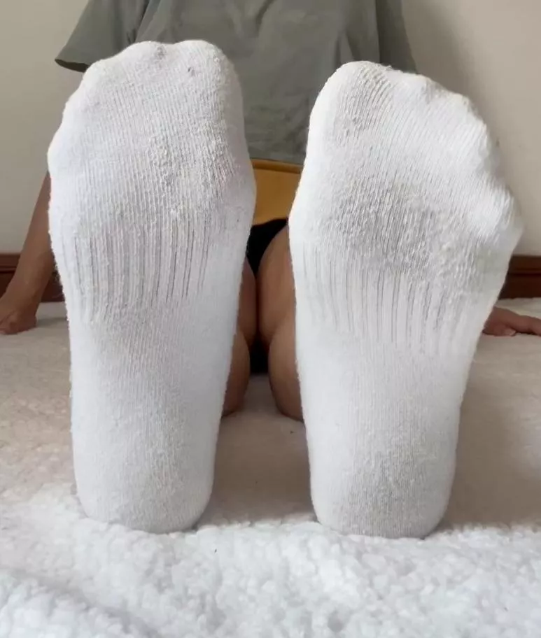 Do you want to smell my feet after I take off my socks ? 