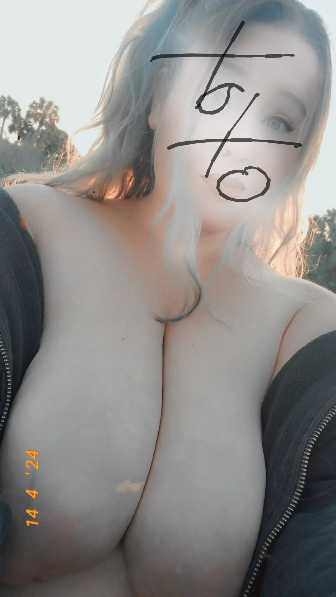 Felt cute and had to show off the goods on my walk 😜🥵