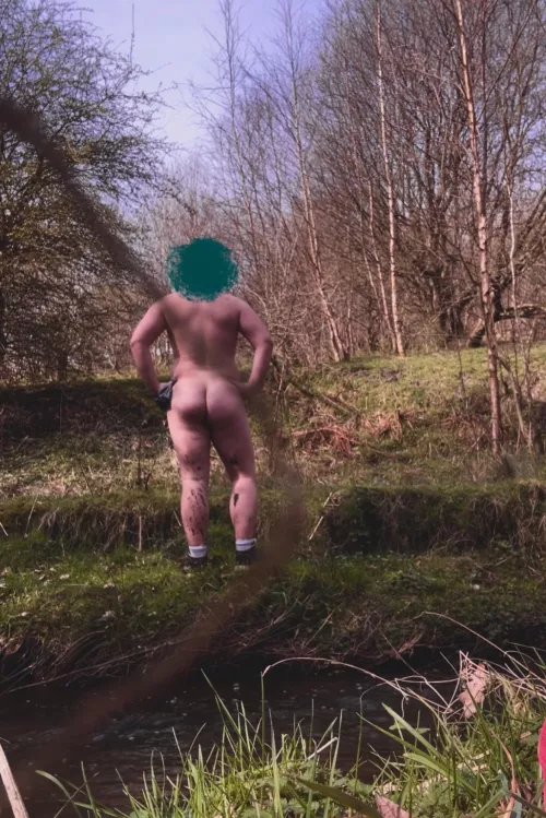 Fun fact I forgot where I hid my clothes after this walk to the stream and freaked out for a good minute 😅😜 