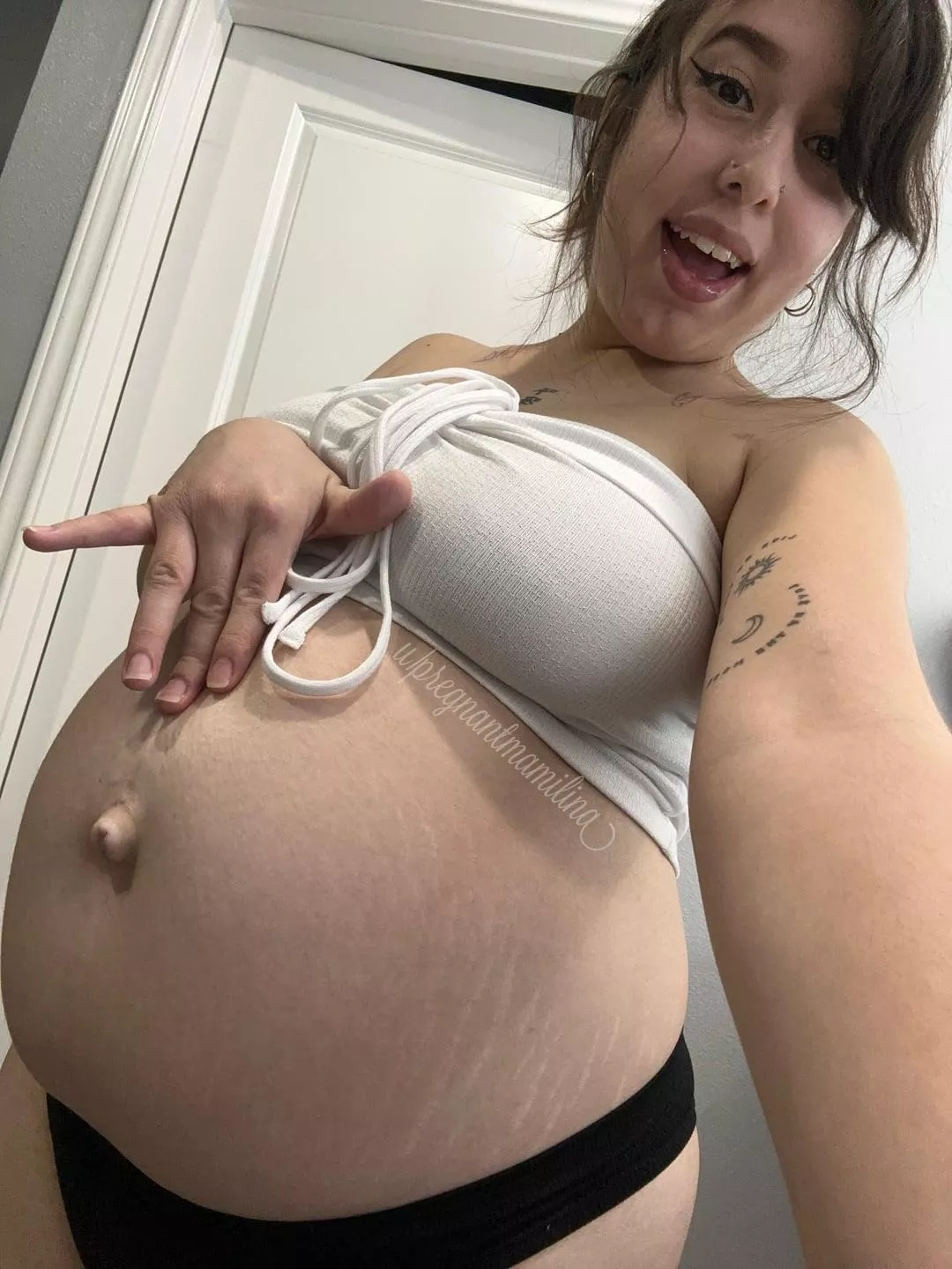 Hehe my belly button looks so fluffy 🙈🤭