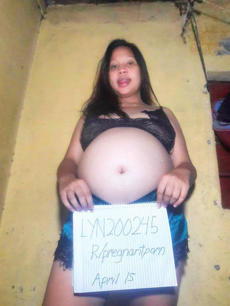 Hi babys im lyn currently 8 months now😈😈 im just here to make some fun and enjoy being preggo🥰