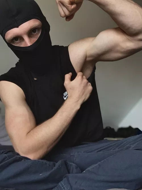 I bet you want to sniff my armpits 😈🐽