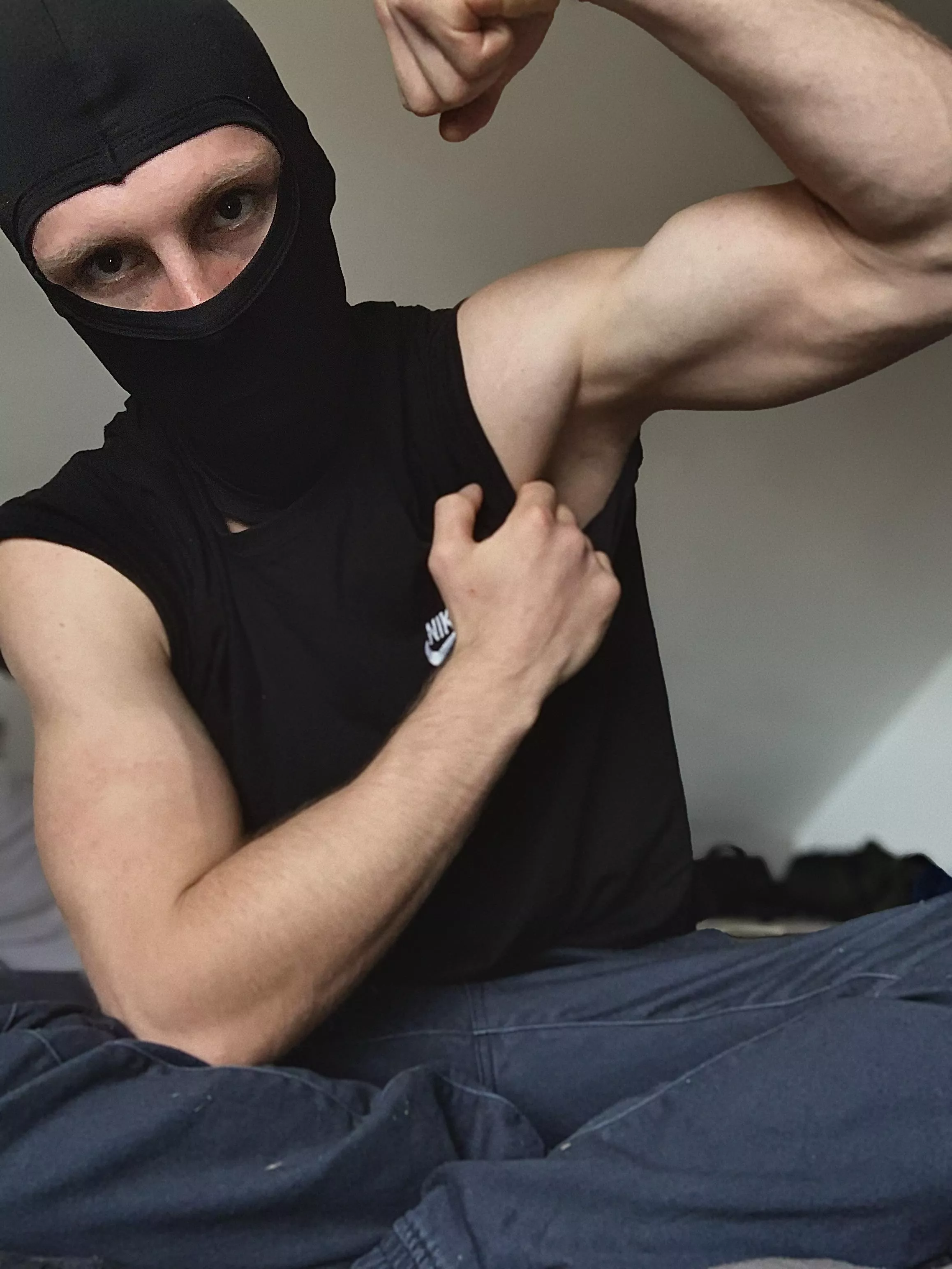 I bet you want to sniff my armpits 😈🐽