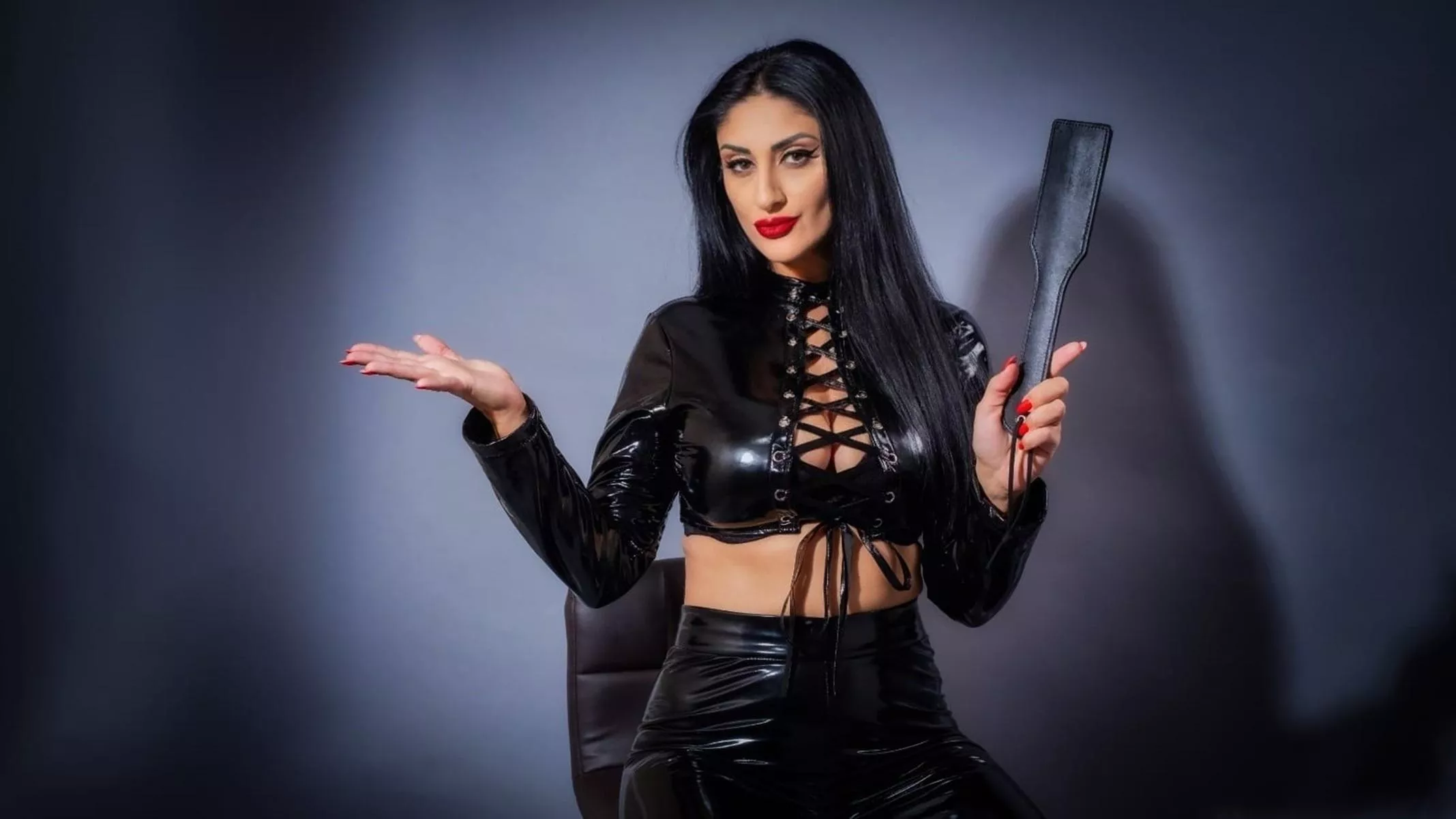 I feel i want to spank your ass and make it red