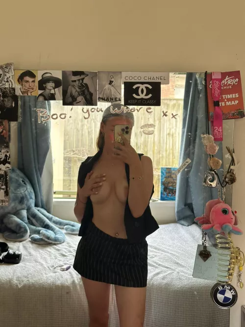 I'd like to take a mirror shot photo with you standing behind me, your hands on my tits (f)