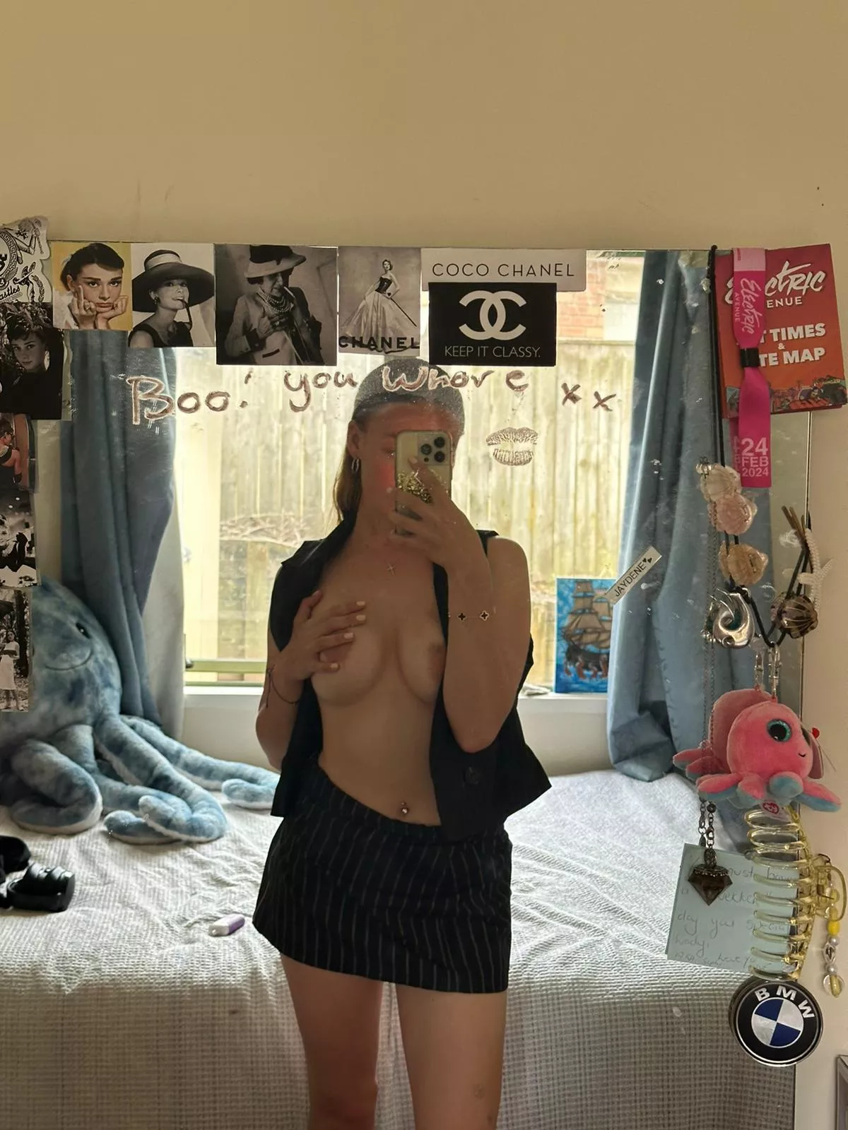 I'd like to take a mirror shot photo with you standing behind me, your hands on my tits (f)