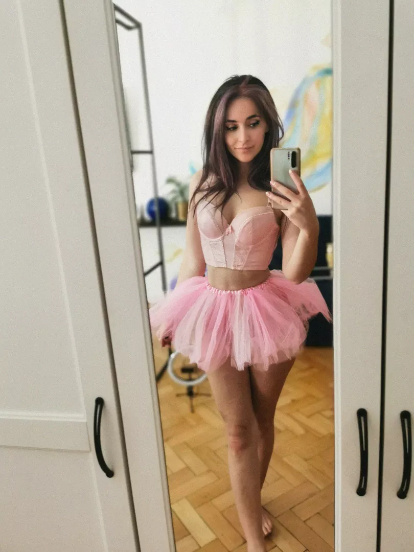 I'm 1,58m so I am petite, now i only need to know if I am also sexy to be here