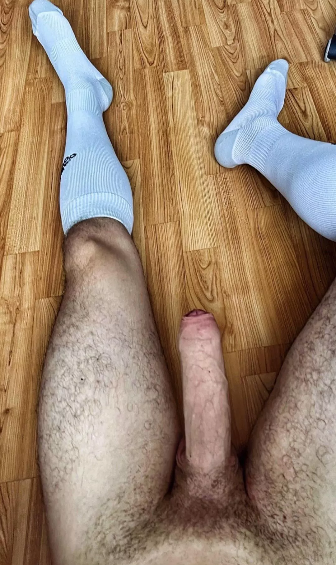 Into white socks, spit, feet, domsub? Snap hgsxld99 😈