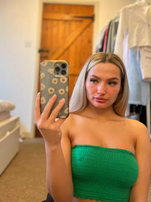 Is this crop top a turn on?