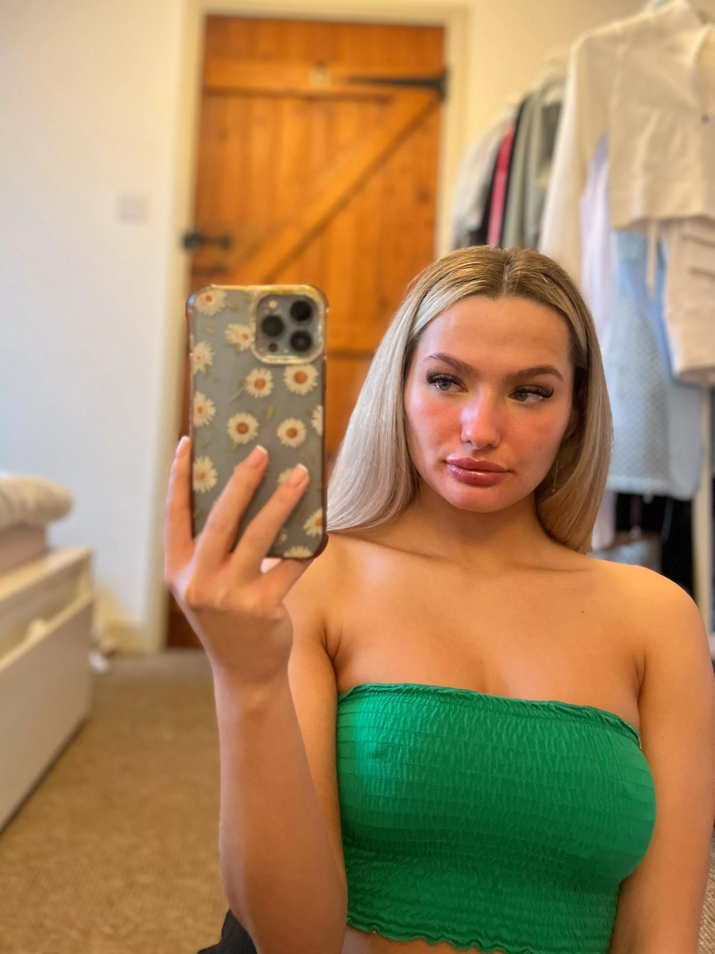 Is this crop top a turn on?