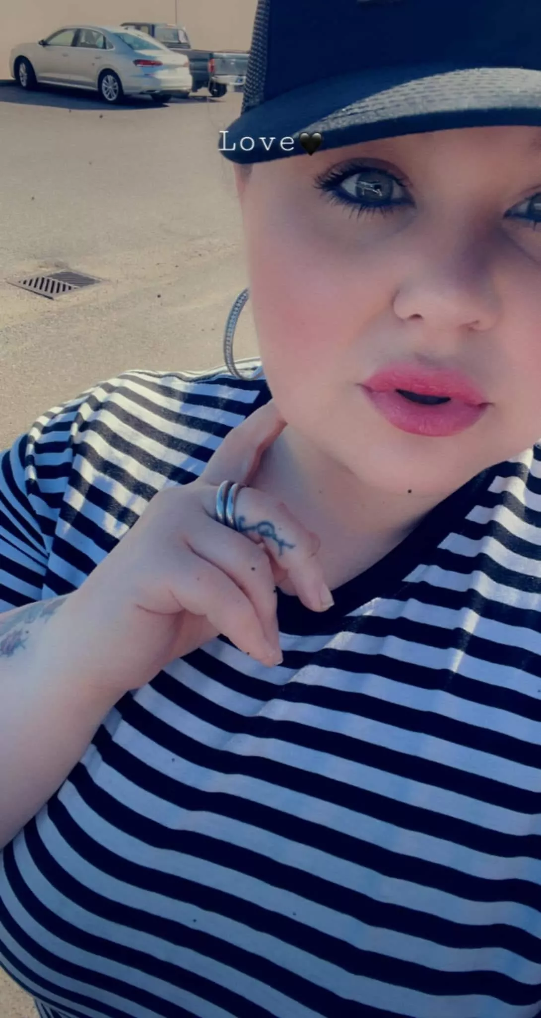 Love the way my eyelashes and lips pop here