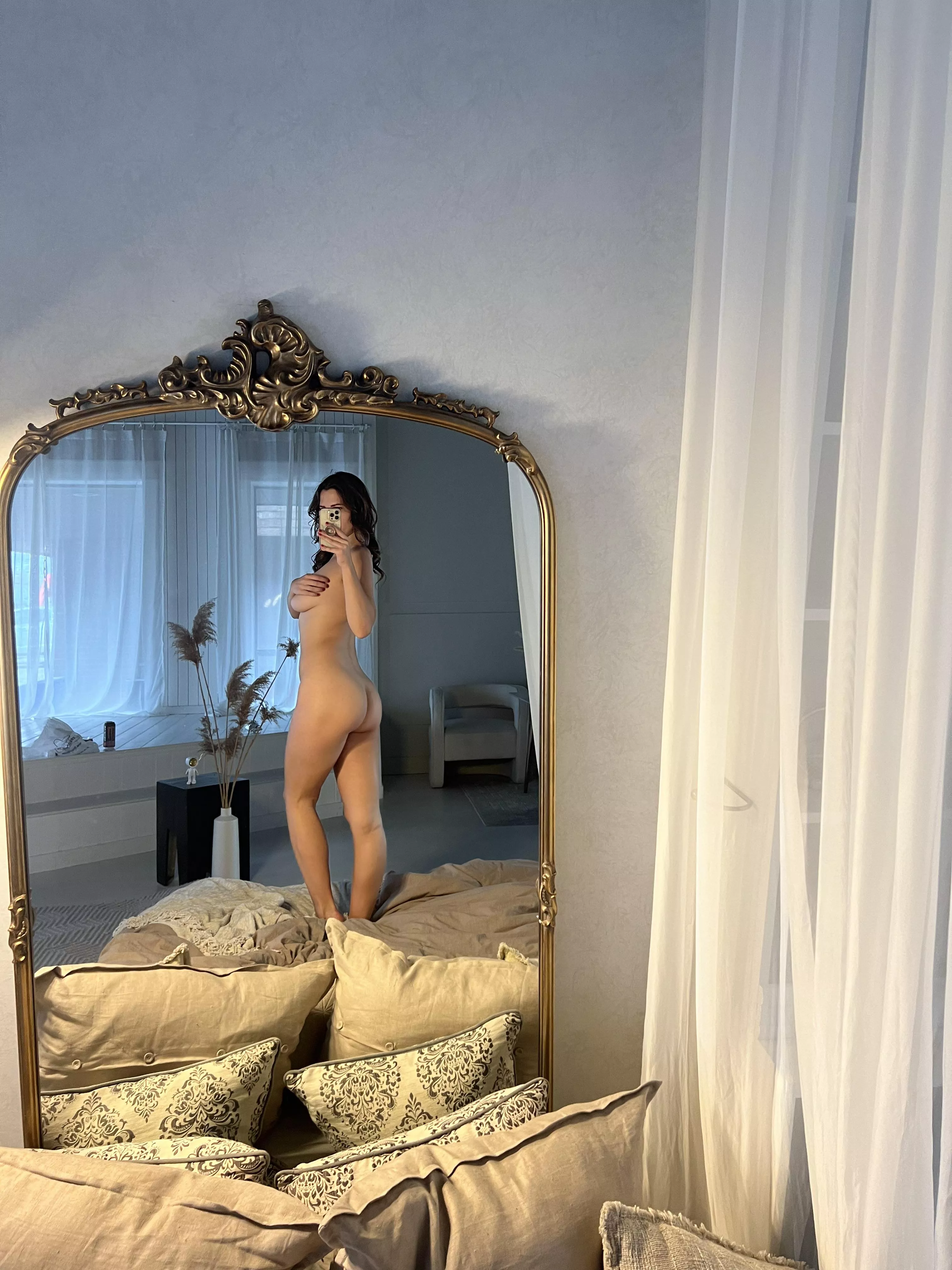 Mirror selfie [F] 6'1