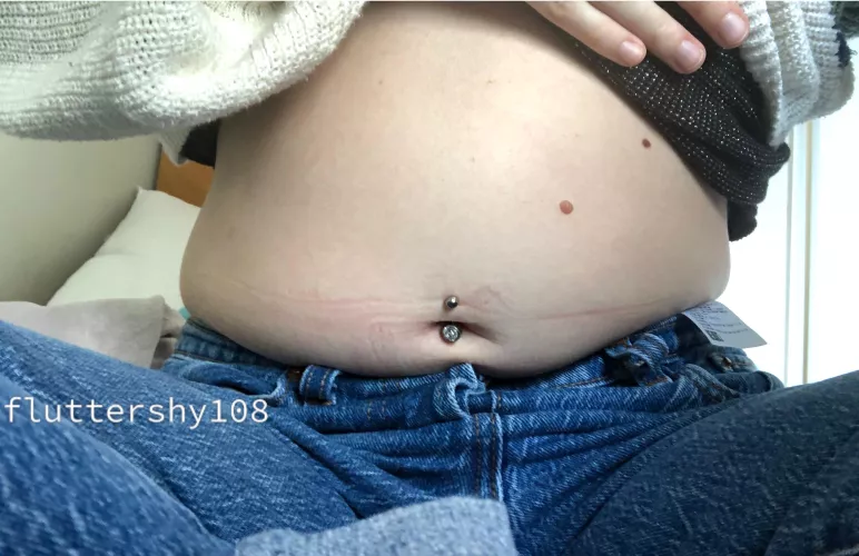 muffintop in tight jeans