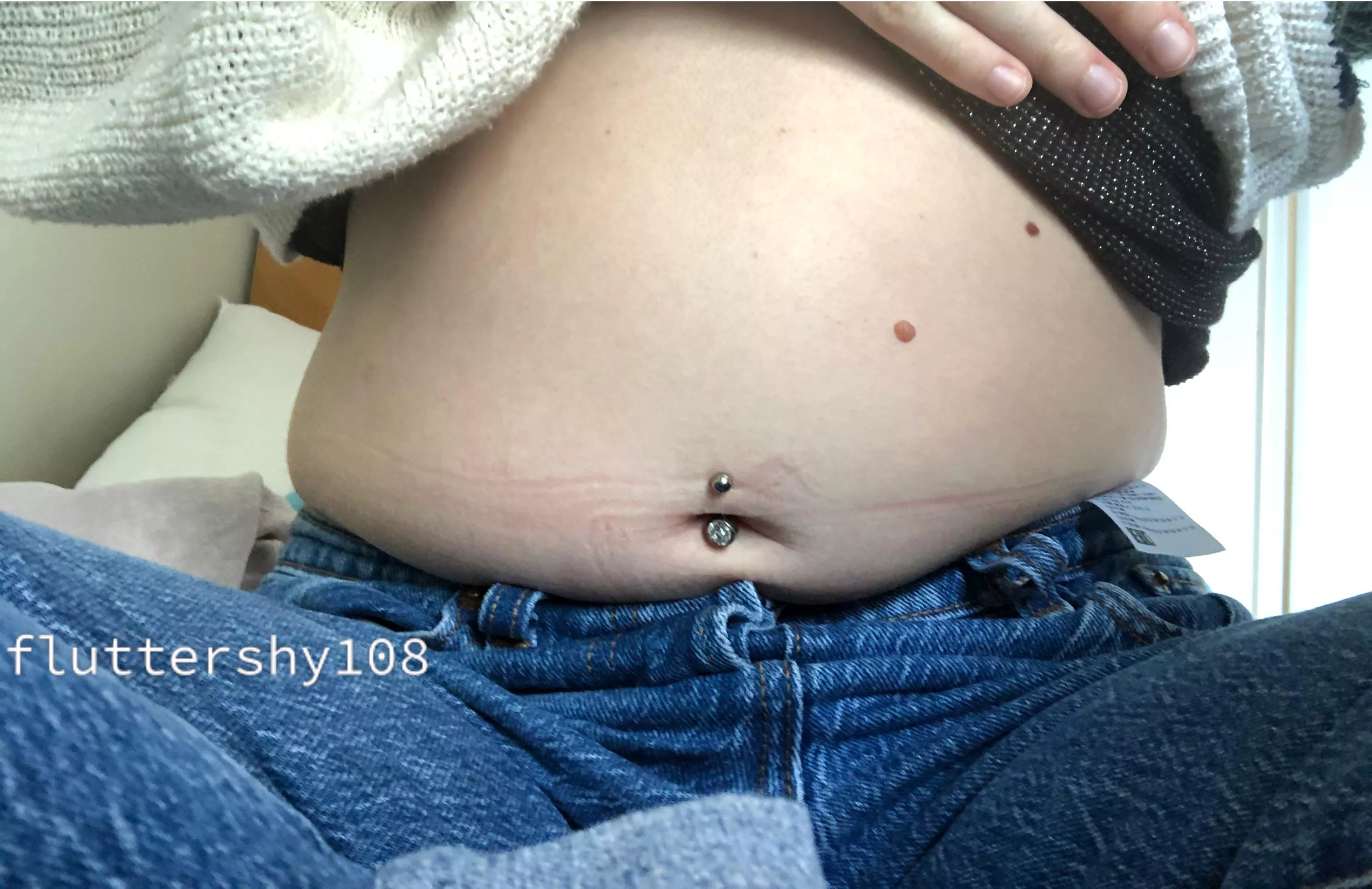 muffintop in tight jeans