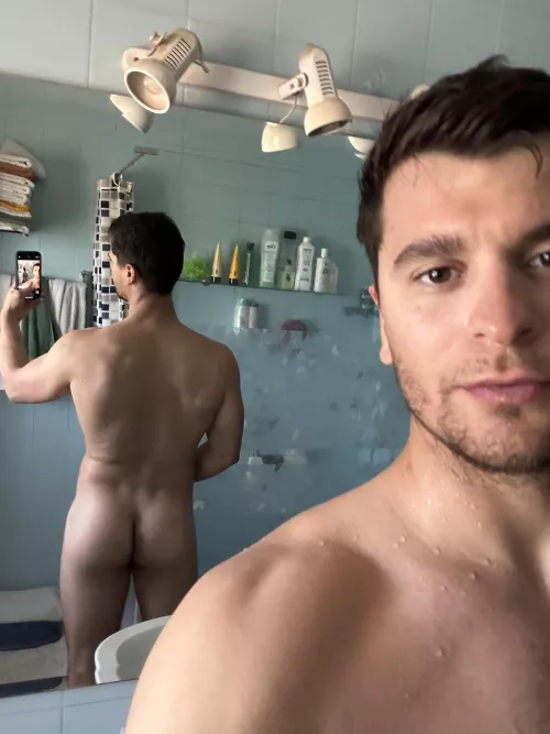 My fresh ass after a hard leg day