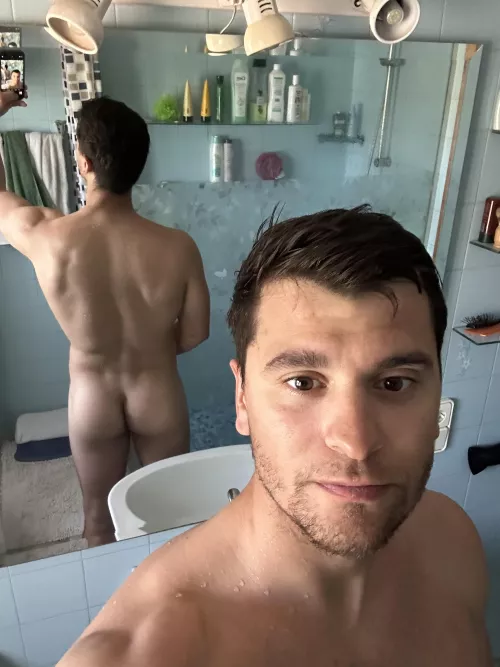 My fresh ass after a hard leg day