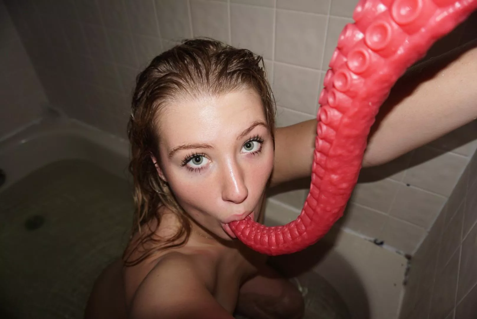 New Tentacle for Bath time!! Would you help me see how far it’ll go?🫧🛁🧼