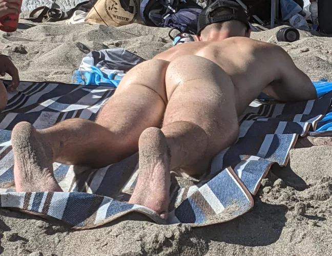 Nude beach squat bum 