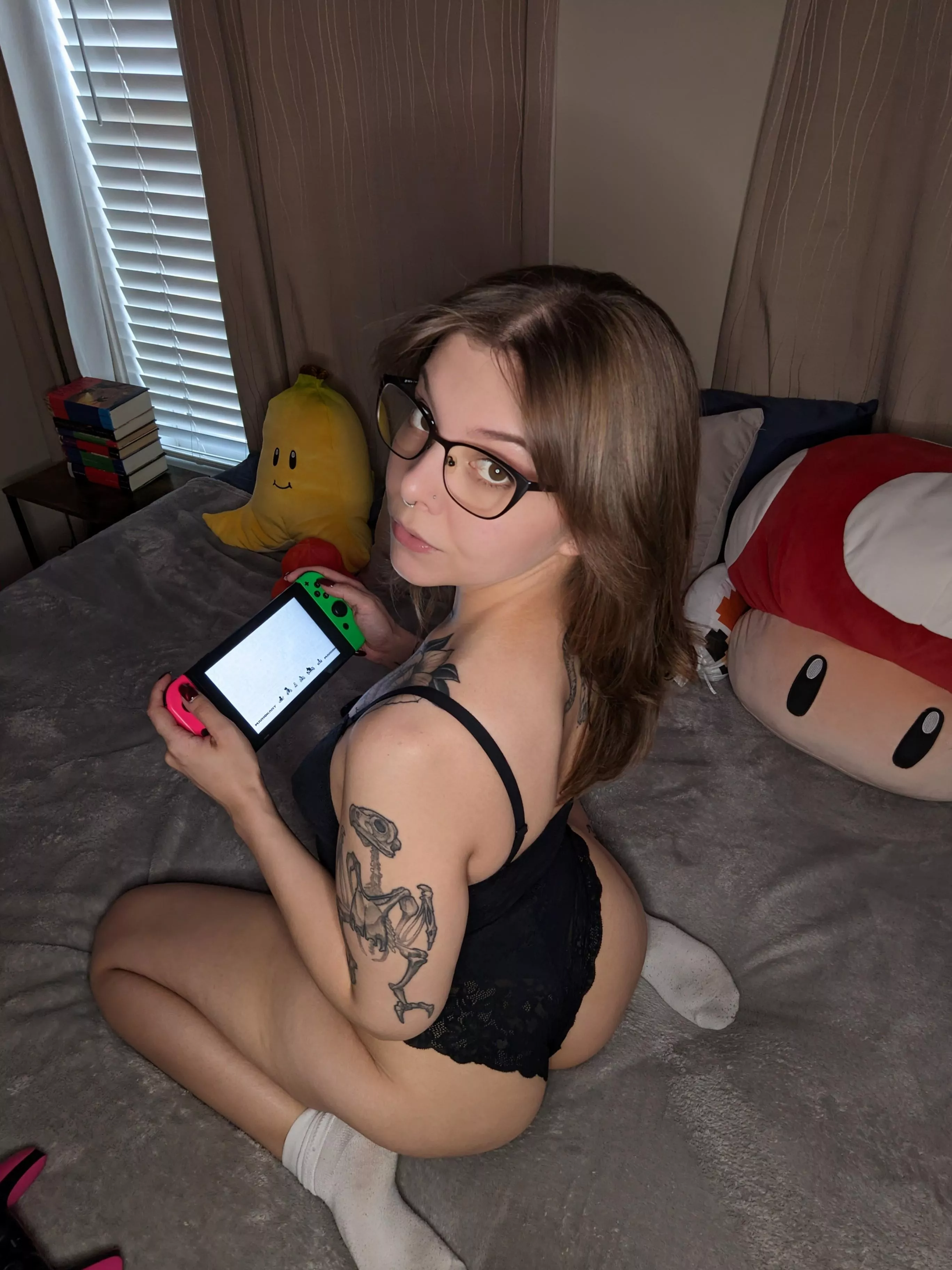 Quick, put your cock in my mouth while it's loading! 