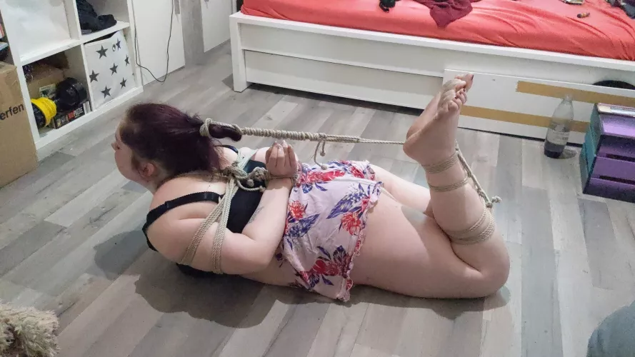 Slutty amateur tangelt in rope