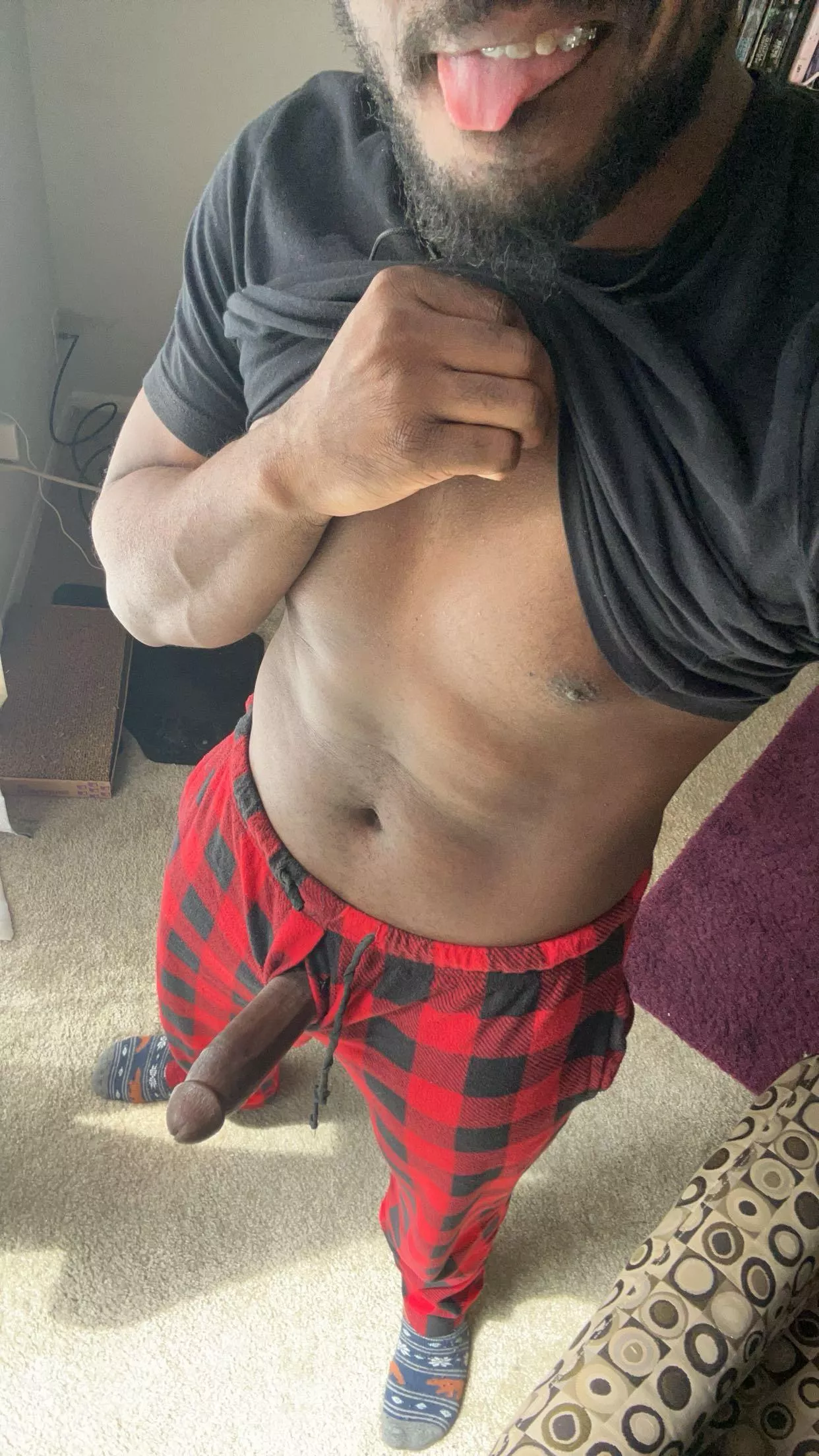 Start the week off hard and strong 💪🏾.