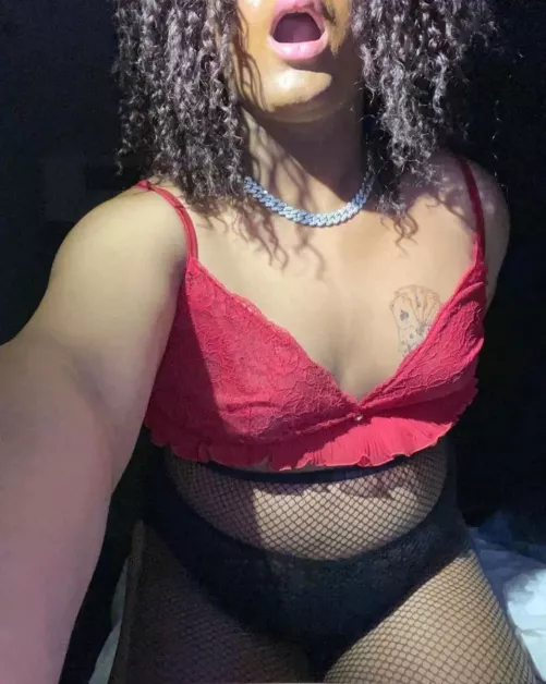 the urge of being exposed is so strong rn💋♥️