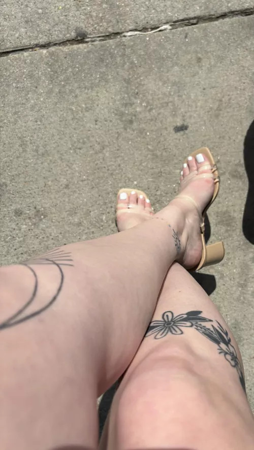 These heels make my toes and soles blushy! Can you tell? 😳