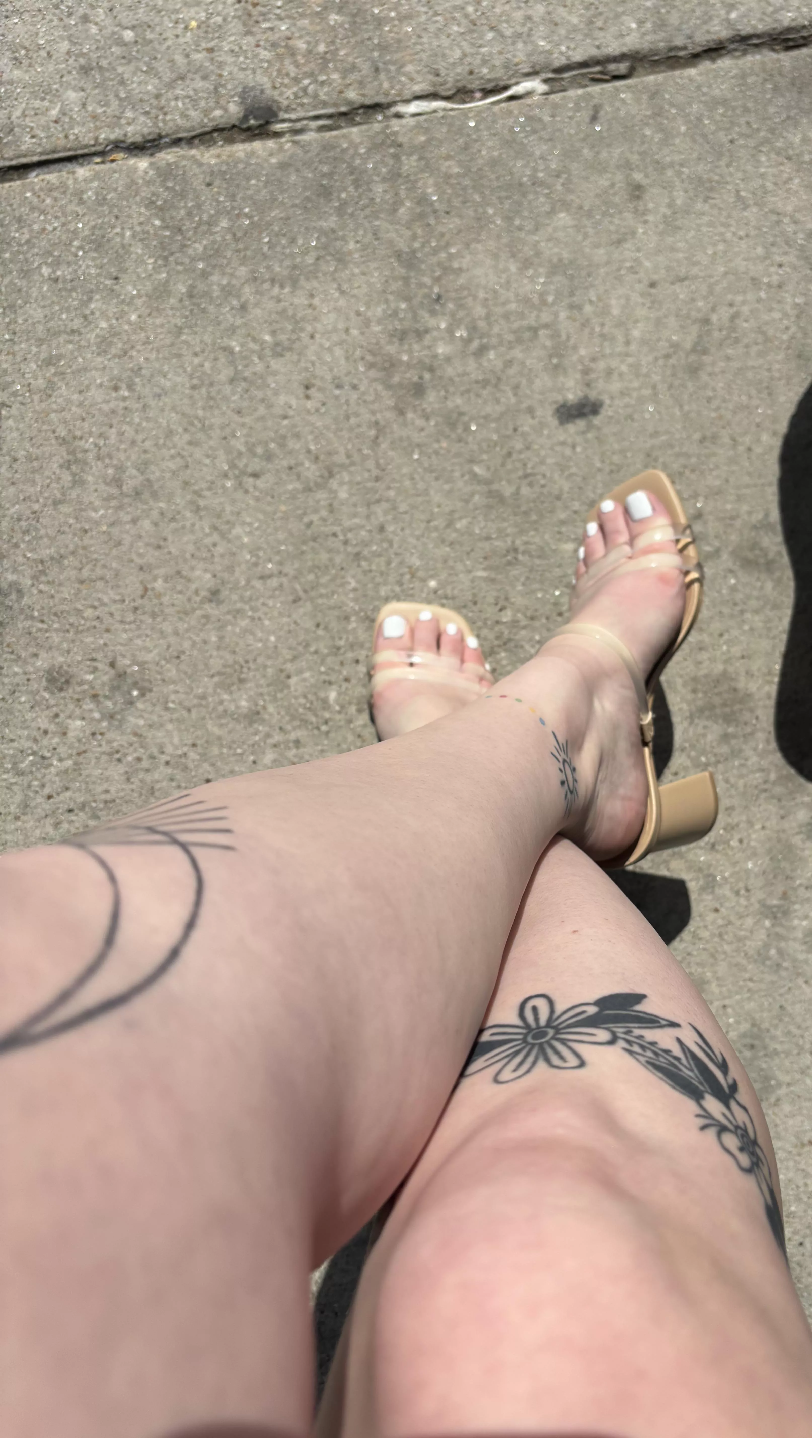These heels make my toes and soles blushy! Can you tell? 😳