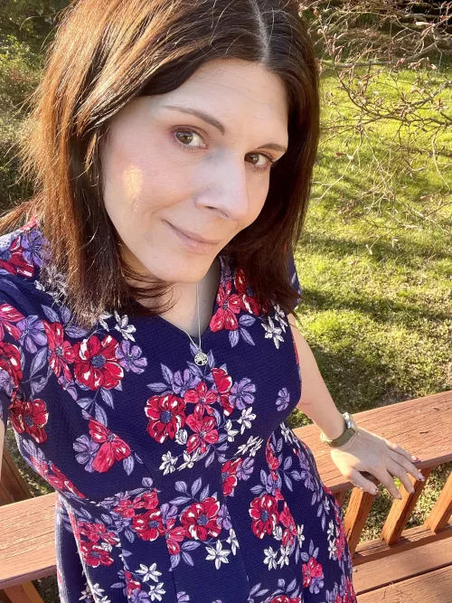 This is my favorite springtime dress 💜42F 