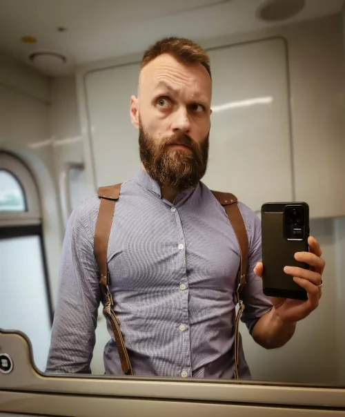 Train mirror selfie 💪🏻🧔🏻‍♂️
