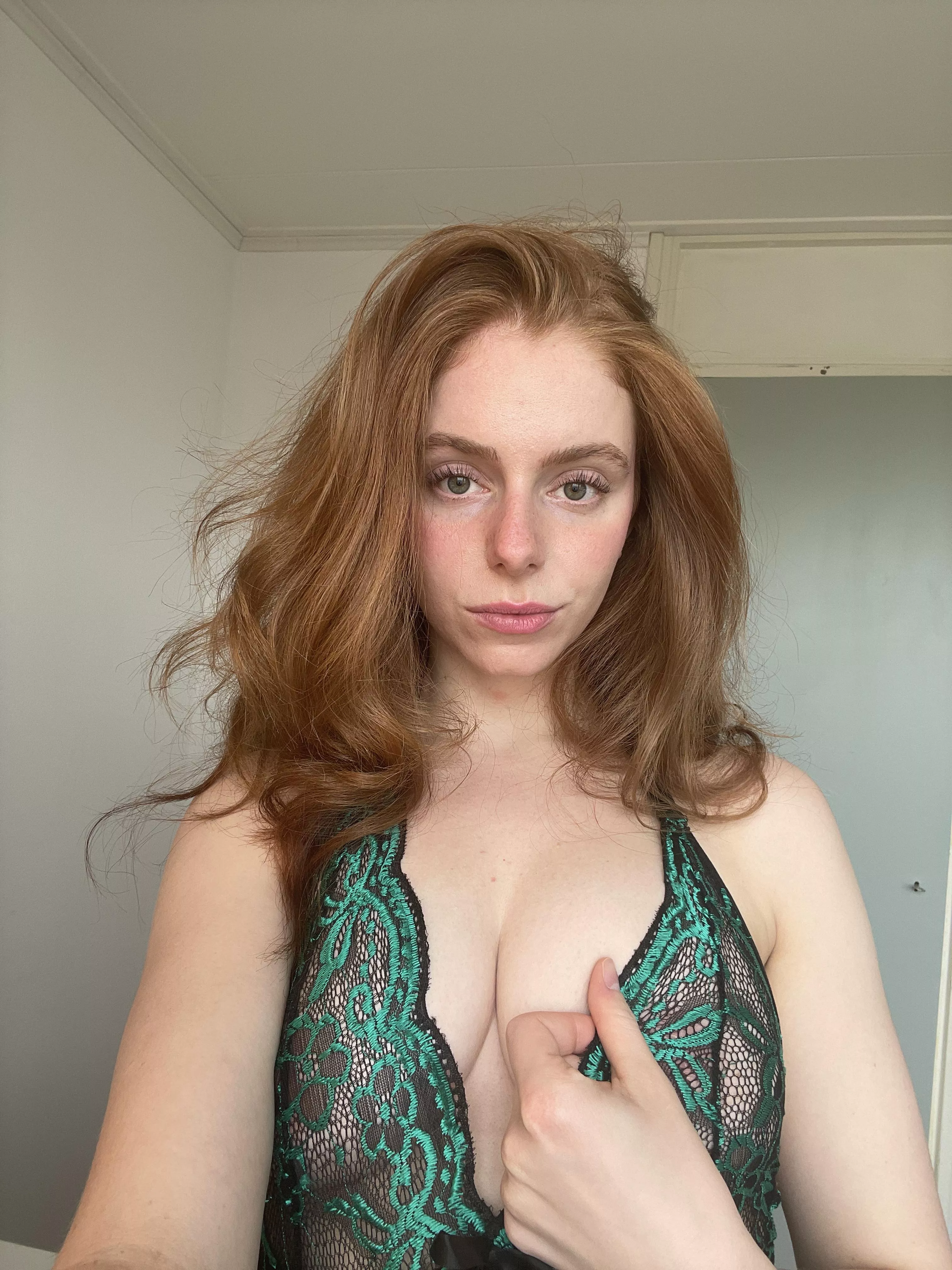 You should date a redhead